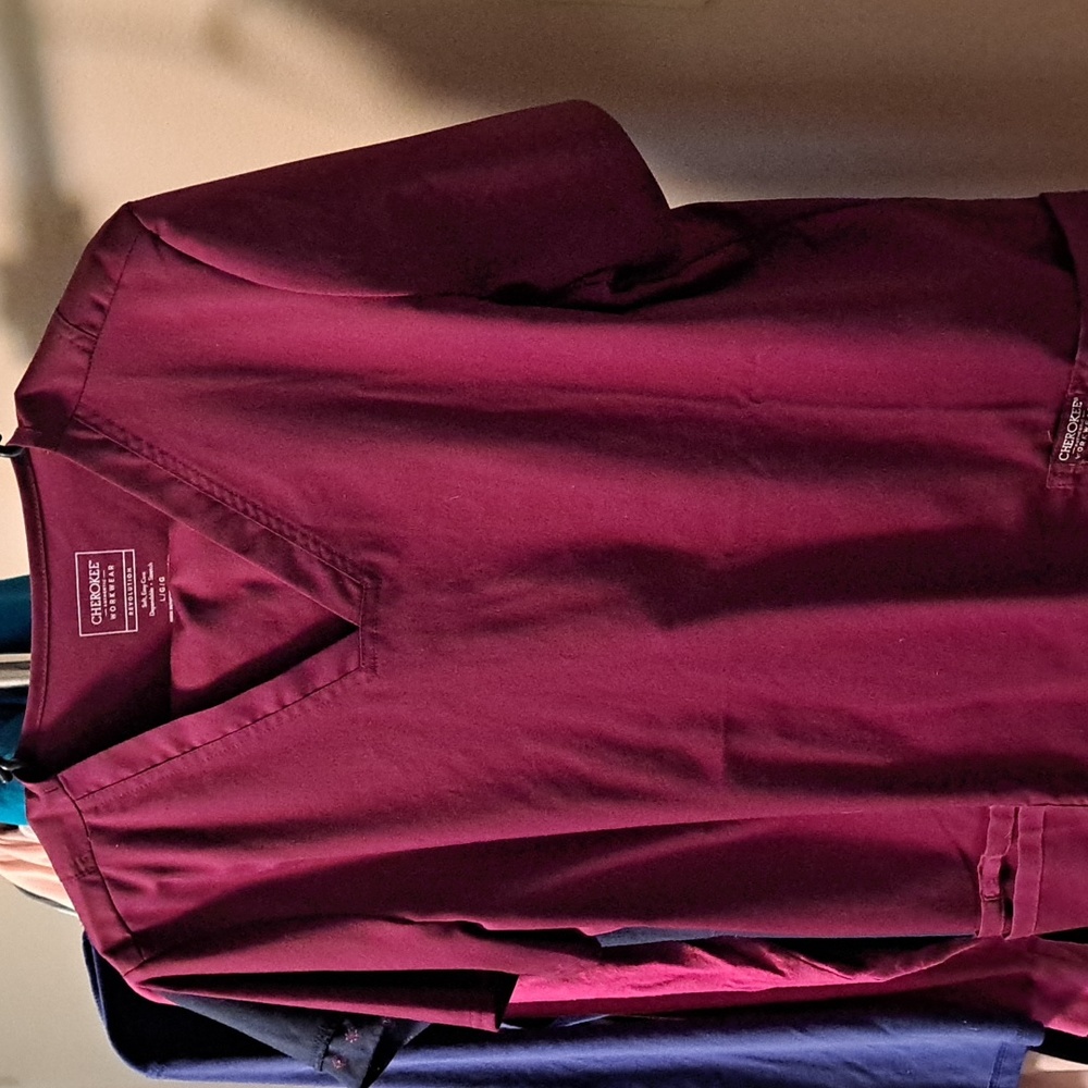 women's large burgundy scrubs like new